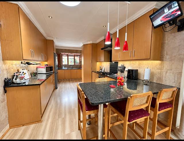 3 BEDROOM TOWNHOUSE FOR SALE IN RIVERSDALE
